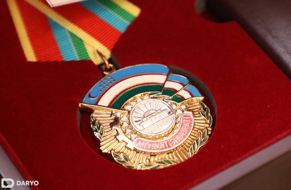 Prezident Mahalla tizimi xodimlari kuni munosabati bilan bir guruh fuqarolarni mukofotladi